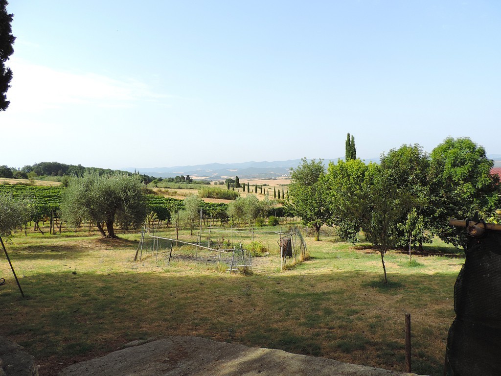 Volterra – Appartamento in campagna con giardino privato, garage