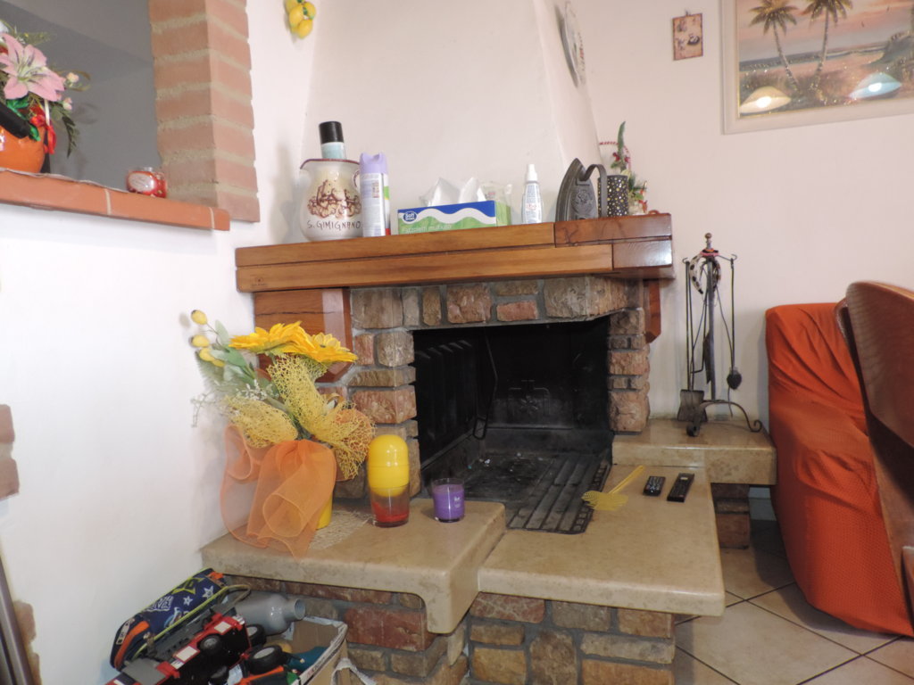 Volterra – Appartamento in campagna con giardino privato, garage