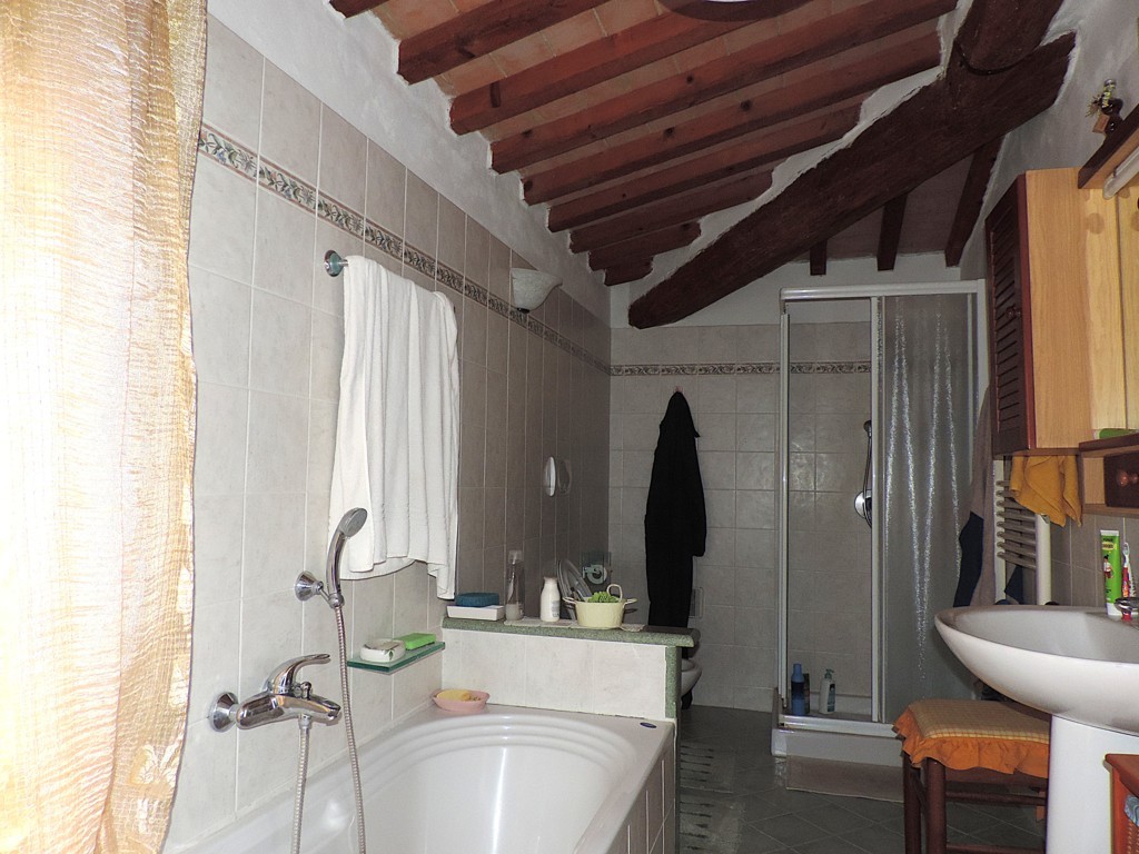 Volterra – Appartamento in campagna con giardino privato, garage