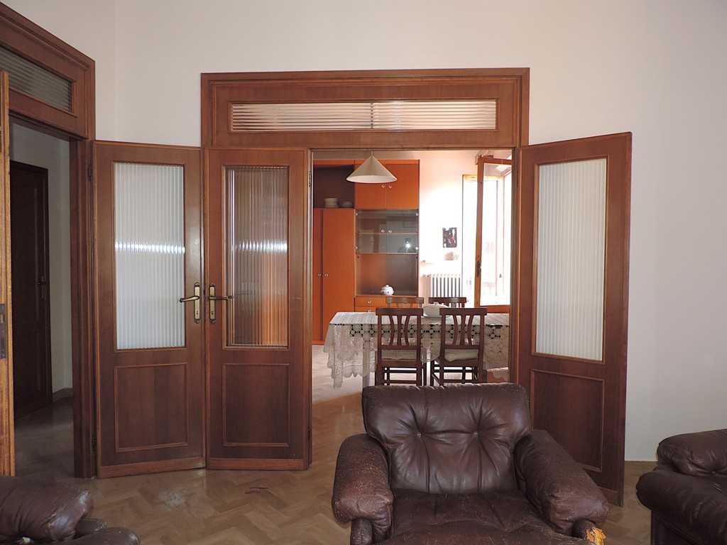 APPARTAMENTO IN PRIMA PERIFERIA CON BALCONE E AMPIO GARAGE