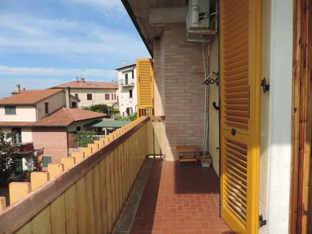 APPARTAMENTO IN PRIMA PERIFERIA CON BALCONE E AMPIO GARAGE
