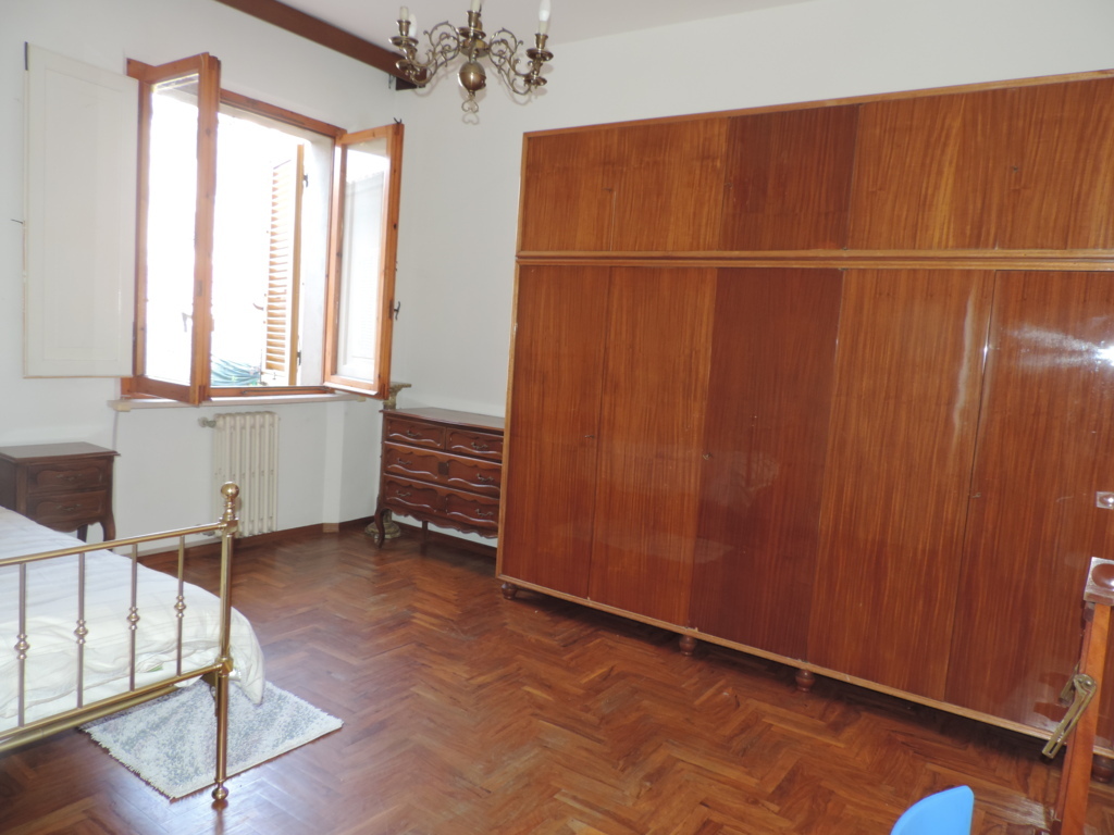 APPARTAMENTO IN PRIMA PERIFERIA CON BALCONE E AMPIO GARAGE