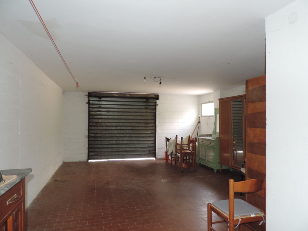APPARTAMENTO IN PRIMA PERIFERIA CON BALCONE E AMPIO GARAGE